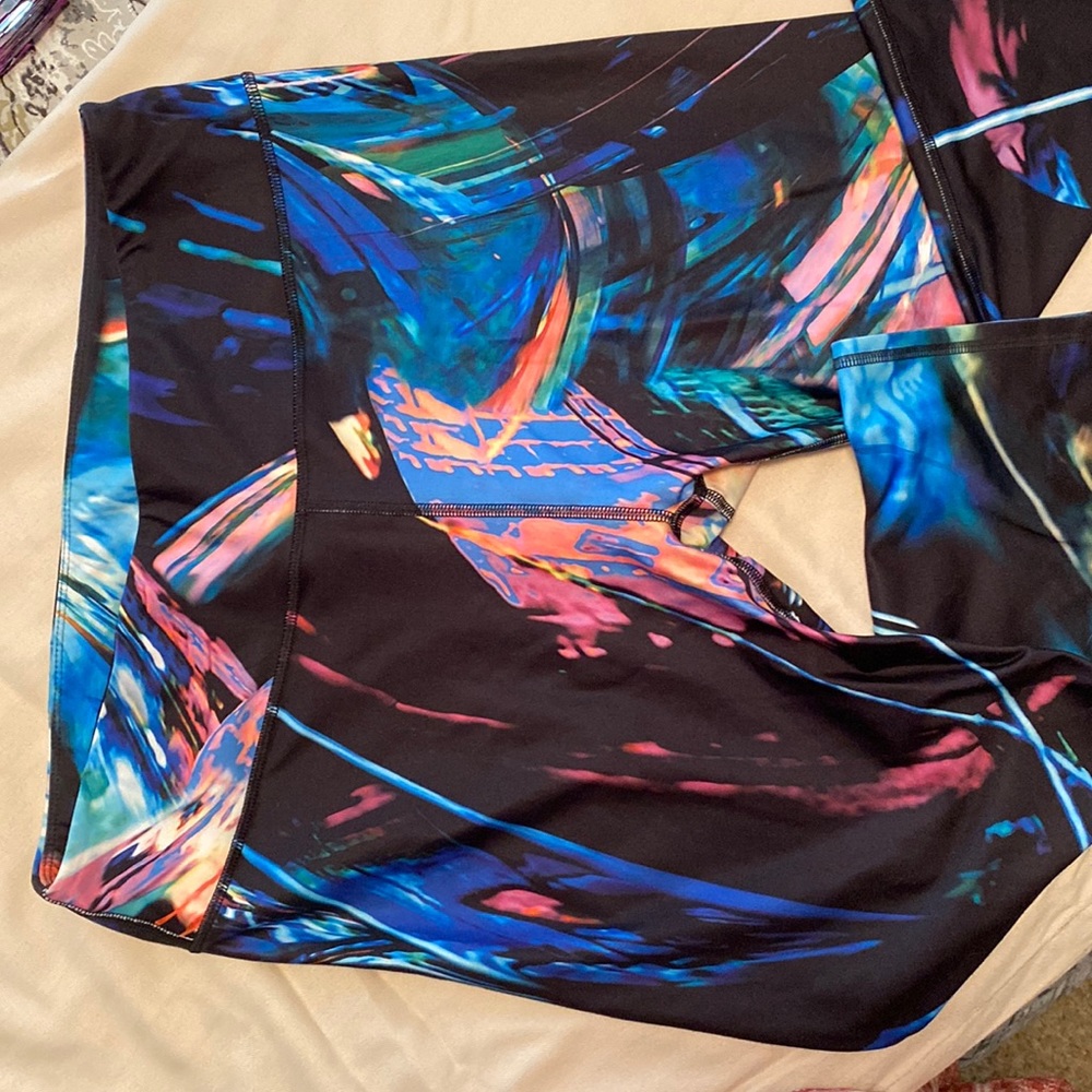 Fabletics Capri Workout Legging. XL